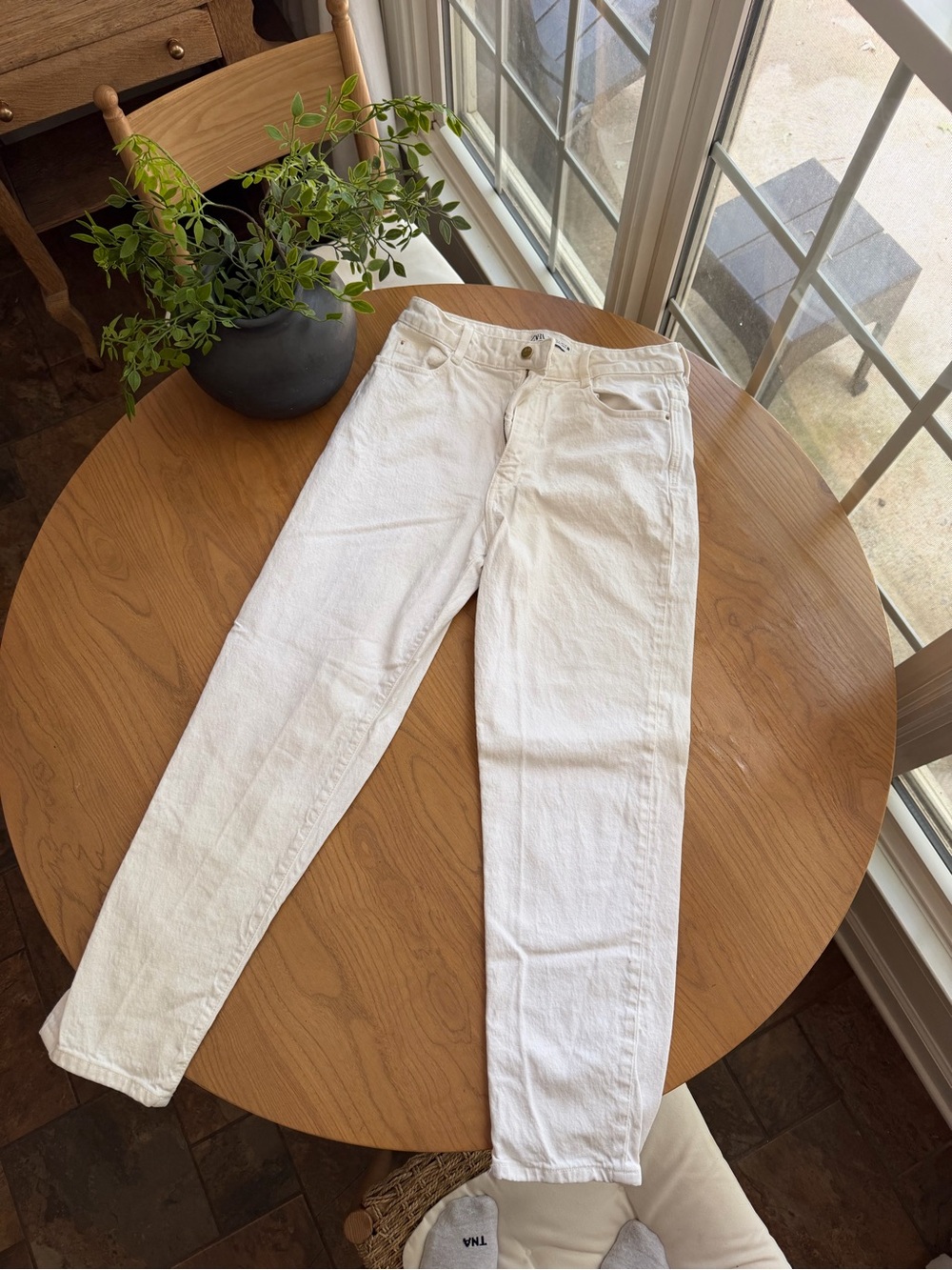 White High-Rise Straight Jeans ZARA
